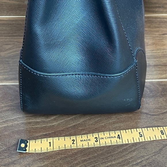 Large Tory Burch Robinson Tote Bag - Picture 5 of 16